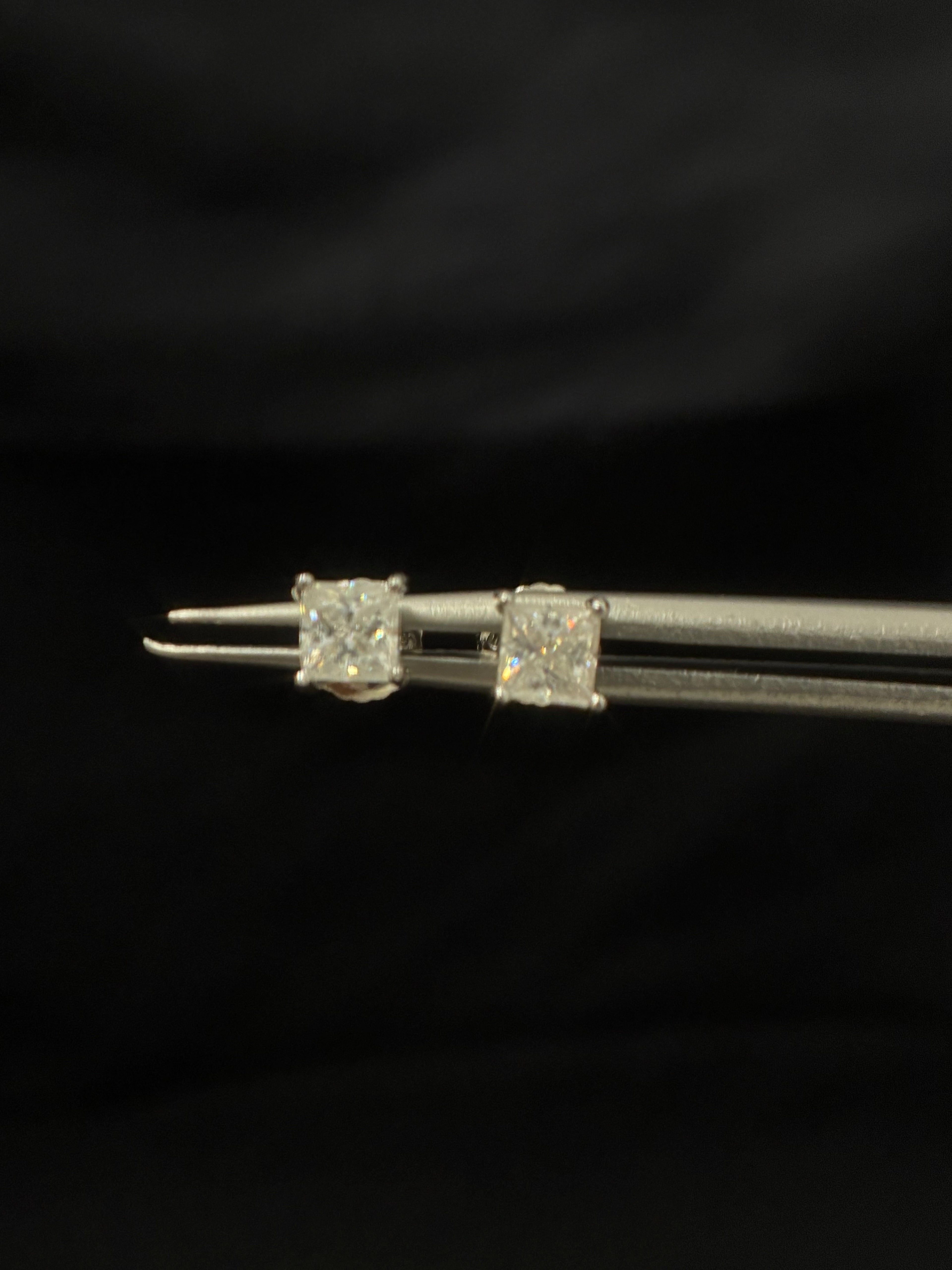 Aretes Square